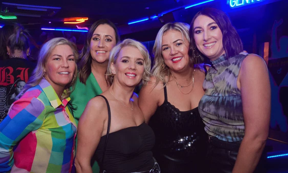 Dancefloor confetti moment